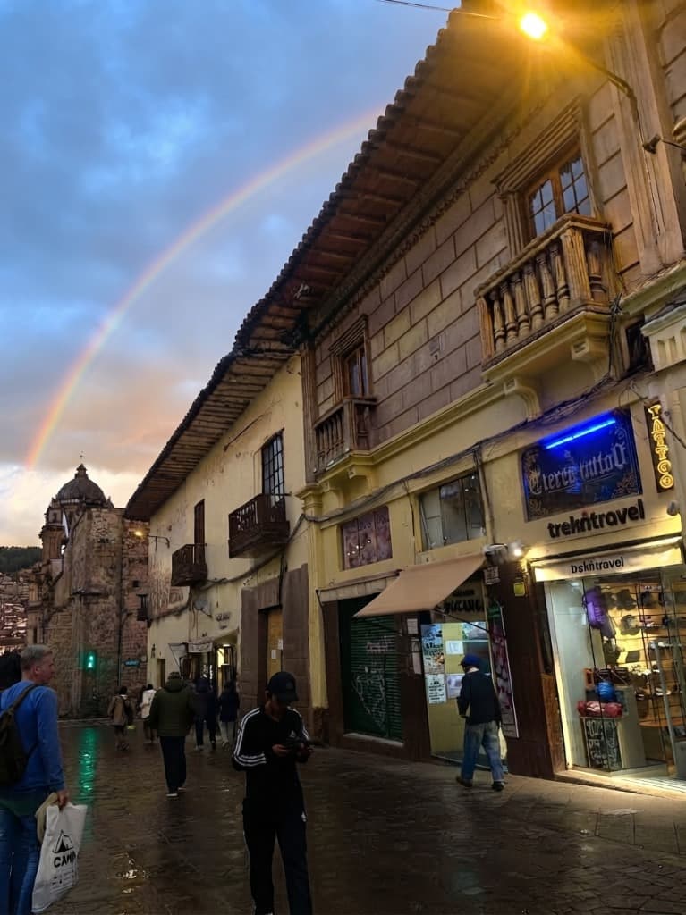 Fachada colonial de Etéreo Tattoo en Calle Marqués 219, Cusco