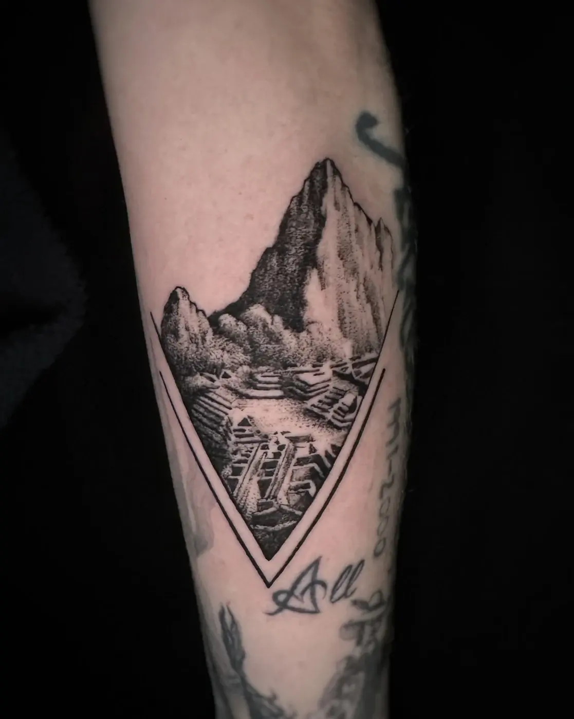 Paisaje Andino & Rombo Sagrado - Etéreo Tattoo Cusco